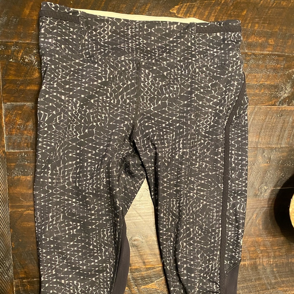 Lululemon crop with mesh